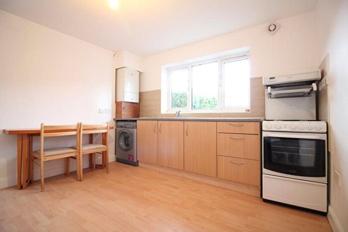 1 Bedroom Flat To Rent In Northumberland Avenue, Isleworth, TW7