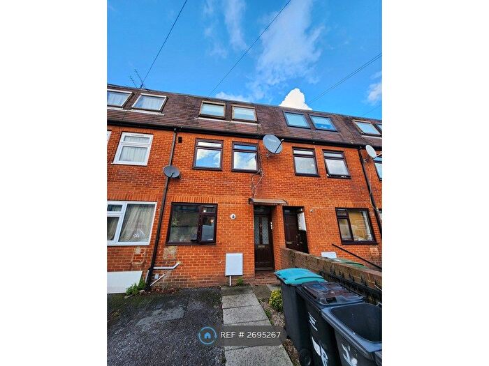 1 Bedroom Flat To Rent In First Floor, London, N22