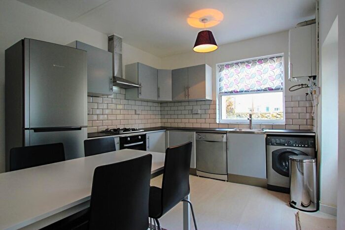 5 Bedroom Private Halls To Rent In Lochaber Street, Roath Park, CF24