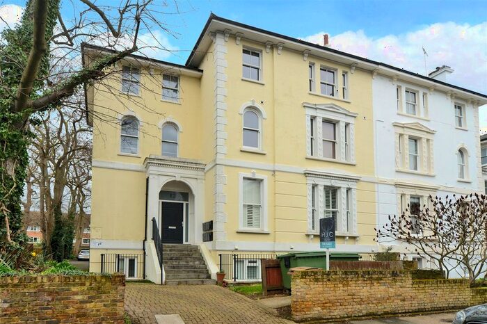2 Bedroom Flat For Sale In Uxbridge Road, Kingston Upon Thames, KT1