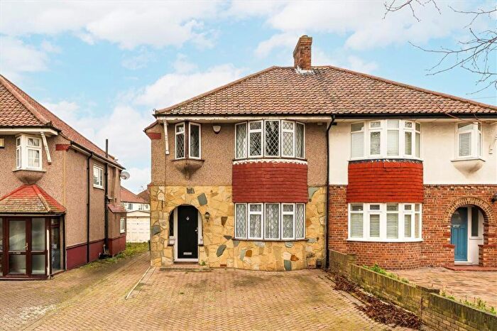 3 Bedroom Semi Detached House For Sale In Wricklemarsh Road, Blackheath, SE3