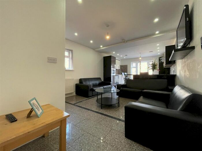 7 Bedroom Flat To Rent In Woodville Road, Cathays, Cardiff, CF24