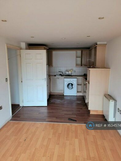2 Bedroom Flat To Rent In Magnum House, Kingston Upon Thames, KT2