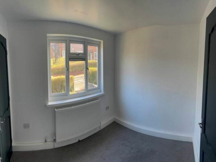 1 Bedroom Flat To Rent In Turnsteads Drive, Cleckheaton, BD19