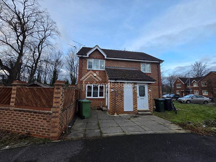 2 Bedroom Flat To Rent In Wormalds View, Dewsbury, WF12