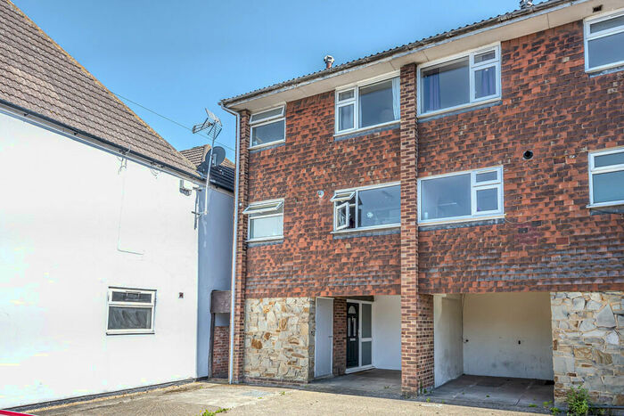 4 Bedroom End Of Terrace House To Rent In Hemsley Court, Stoughton Road, GU2