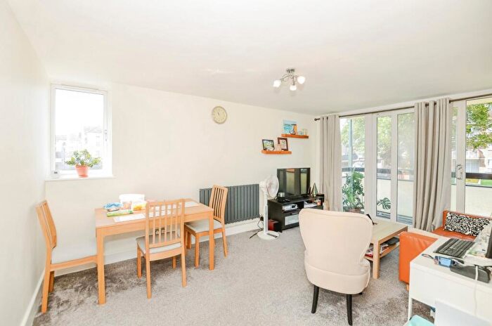 2 Bedroom Flat For Sale In Gardner Close, London, E11