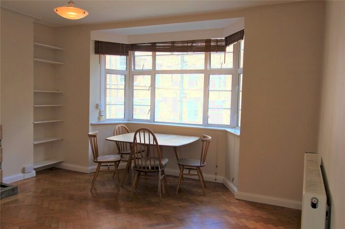 2 Bedroom Flat To Rent In Colney Hatch Lane, London, N10