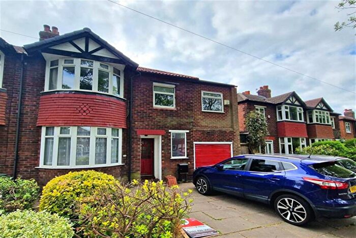 4 Bedroom Semi-Detached House To Rent In Parkway, Stockport, SK3