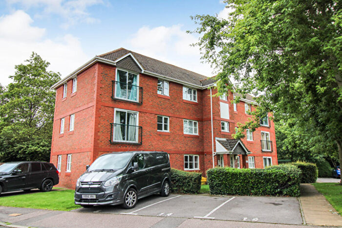 2 Bedroom Apartment For Sale In Collingwood, Farnborough, Hampshire, GU14