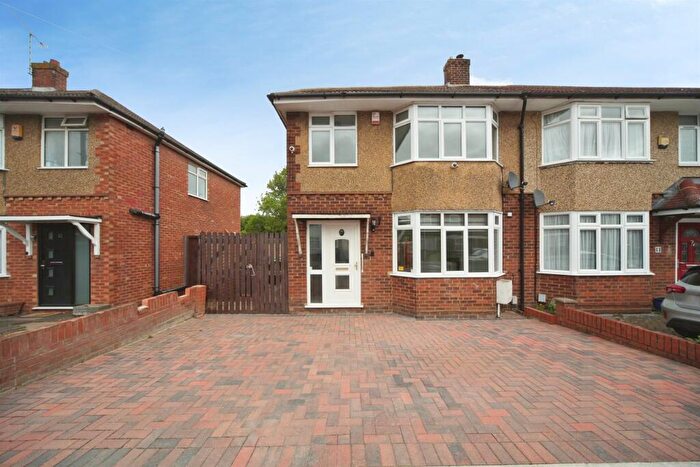 3 Bedroom Semi Detached House For Sale In St. Thomas's Road, Luton, LU2