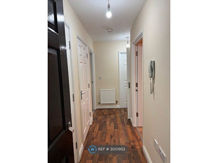2 Bedroom Flat To Rent In Piper Way, Ilford, IG1