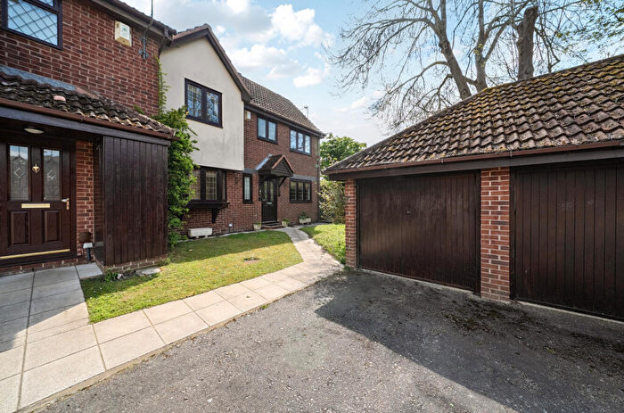 3 Bedroom End Of Terrace House For Sale In Stevenson Drive, Binfield, Bracknell, RG42