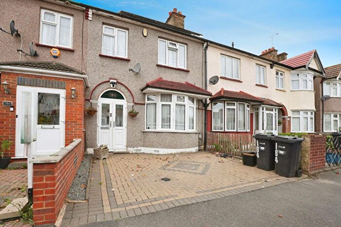 3 Bedroom Terraced House For Sale In South Park Road, Ilford, IG1