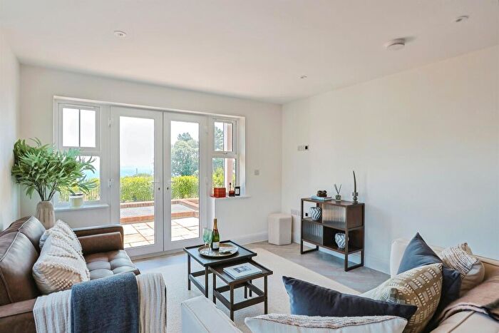 2 Bedroom Apartment For Sale In West Cliff Gardens, Bournemouth, BH2