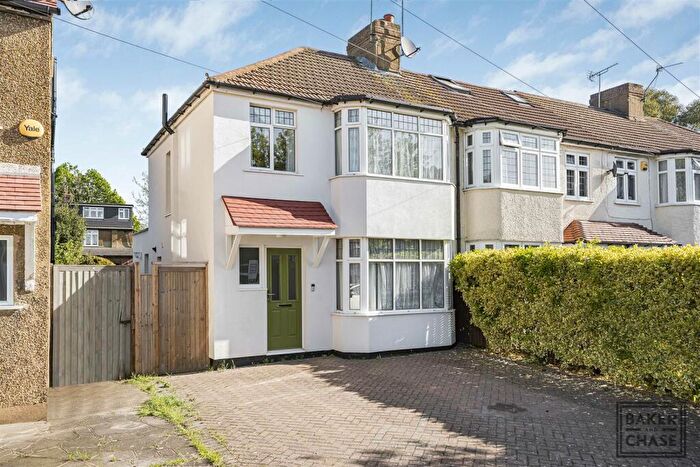 3 Bedroom End Of Terrace House To Rent In Ravens Close, Enfield, EN1