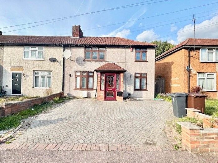 4 Bedroom End Of Terrace House To Rent In Turnage Road, Dagenham, RM8