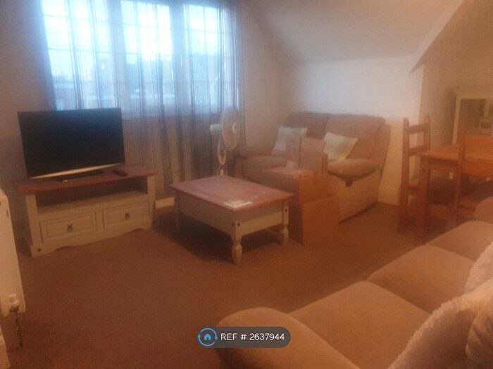 2 Bedroom Flat To Rent In Victoria Park, Weston-Super-Mare, BS23