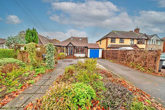 2 Bedroom Detached Bungalow For Sale In Broad Lane, Essington, Wolverhampton, WV11
