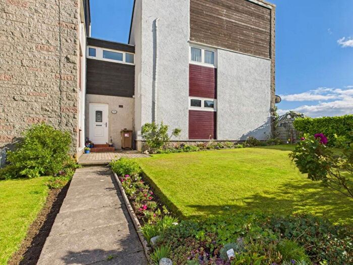 3 Bedroom Terraced House For Sale In Kincorth Circle, Aberdeen, AB12