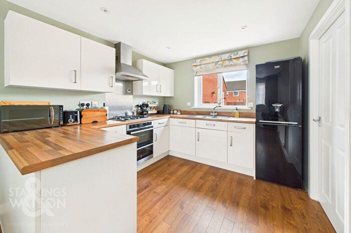 3 Bedroom Detached House For Sale In Ollett Court, Wymondham, Norwich, NR18