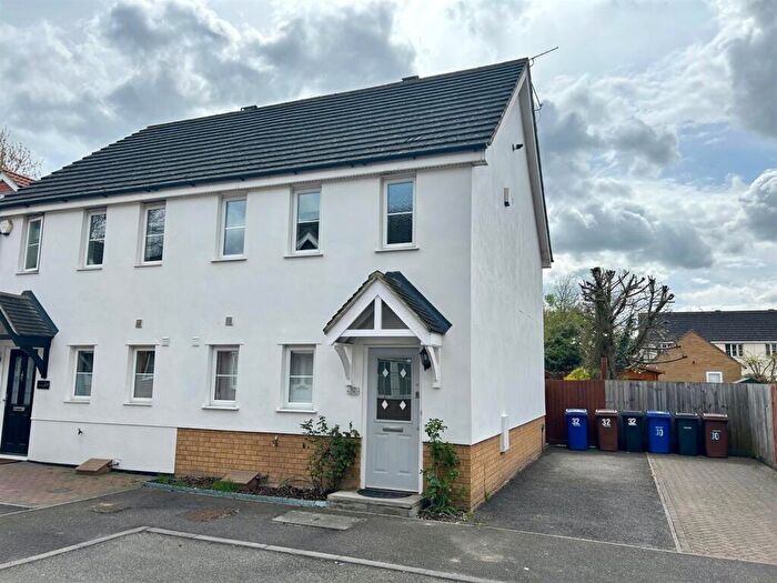 3 Bedroom Semi-Detached House To Rent In Hodges Close Chafford Hundred Grays, RM16