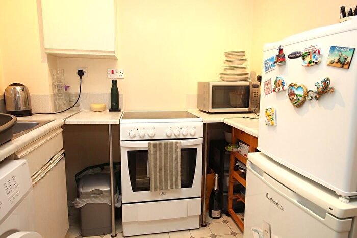 1 Bedroom Flat To Rent In Percy Gardens, Worcester Park, KT4