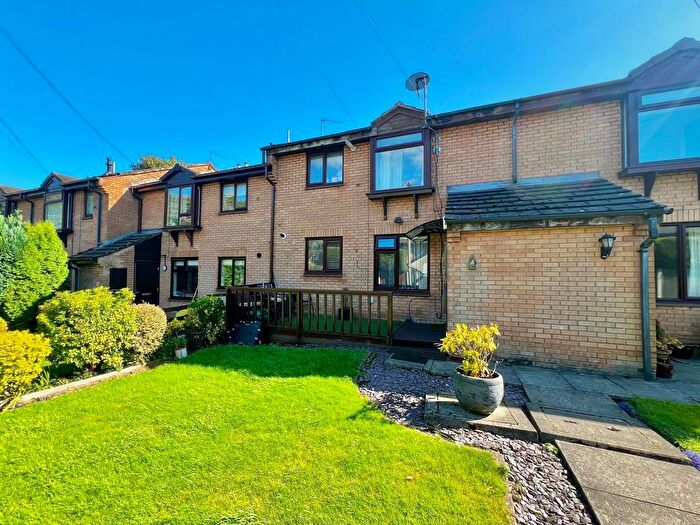 2 Bedroom Flat To Rent In Lakeside Walk, Rawdon, Leeds, West Yorkshire, LS19