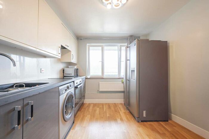 1 Bedroom Flat To Rent In Sedgmoor Place, Camberwell, London, SE5