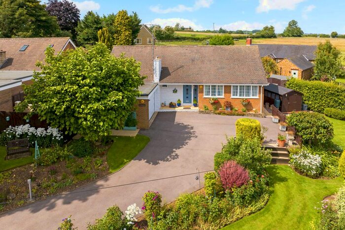 3 Bedroom Detached Bungalow For Sale In Upper Tadmarton, Banbury, OX15