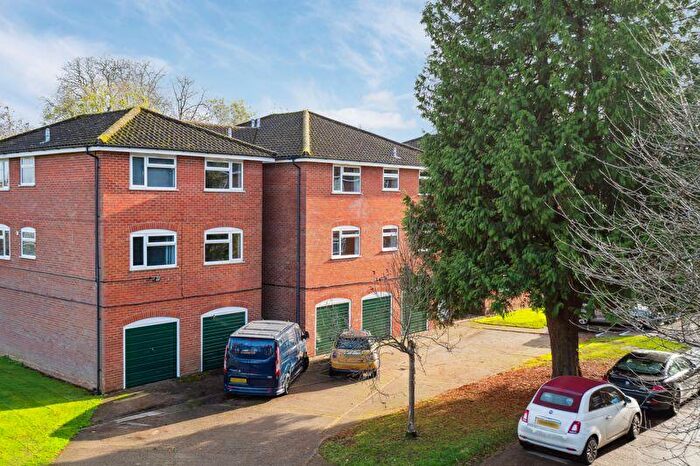 1 Bedroom Apartment To Rent In Cobblers Close, Farnham Royal £pcm Including Single Garage, SL2