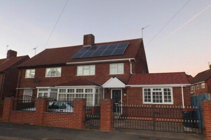 4 Bedroom Semi-Detached House To Rent In Hucknall, Nottingham, NG15