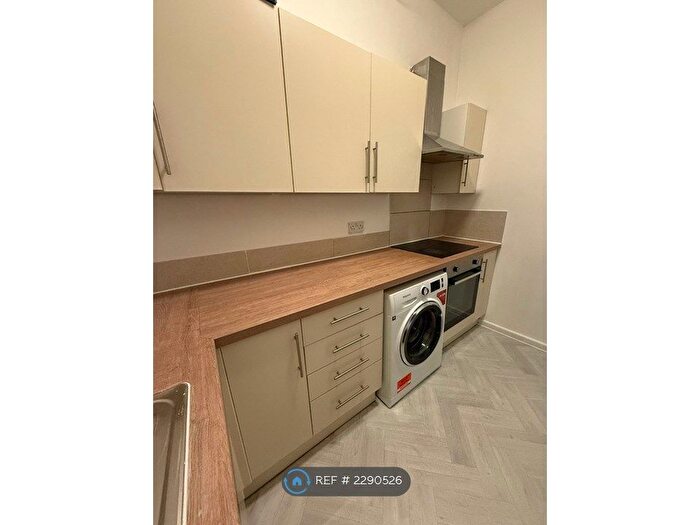 3 Bedroom Flat To Rent In Carlton Road, Nottingham, NG3