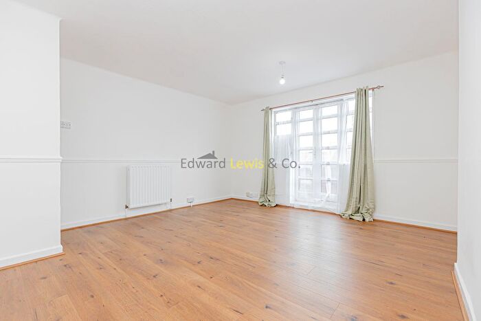 2 Bedroom Flat To Rent In Skeltons Lane, Leyton, E10