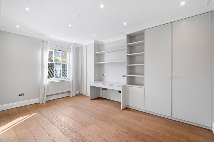 4 Bedroom Terraced House To Rent In Warwick Gardens, Kensington, W14