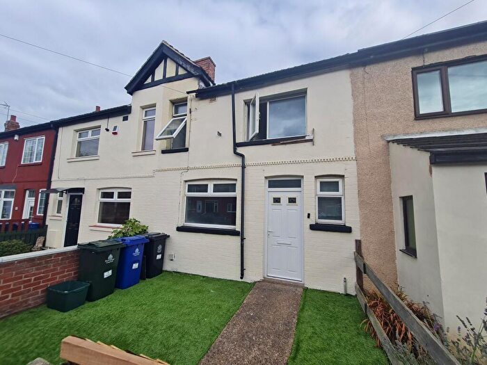 3 Bedroom House To Rent In Kings Crescent, DN12