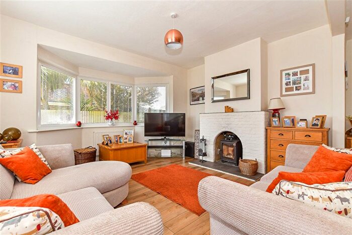 4 Bedroom Detached Bungalow For Sale In Kingsway, Dymchurch, Romney Marsh, Kent, TN29