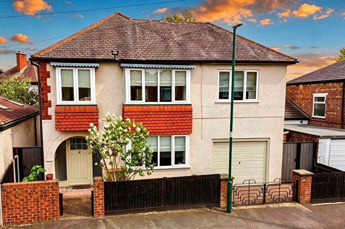 4 Bedroom Detached House For Sale In Dale View Road, Woodthorpe, Nottingham, NG3
