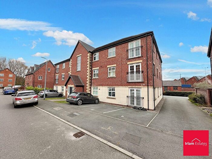 2 Bedroom Flat For Sale In Fairhills Road, Irlam, M44