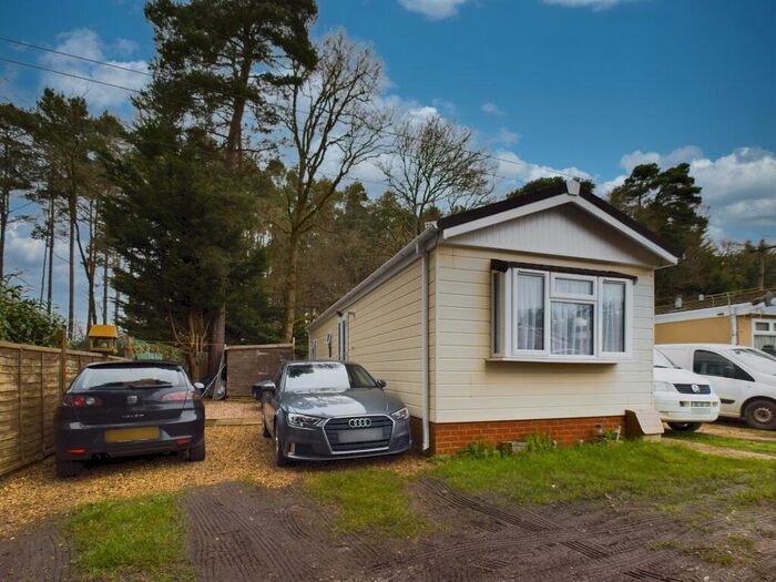 1 Bedroom Park Home For Sale In Pinelands Mobile Home Park, Reading, RG7