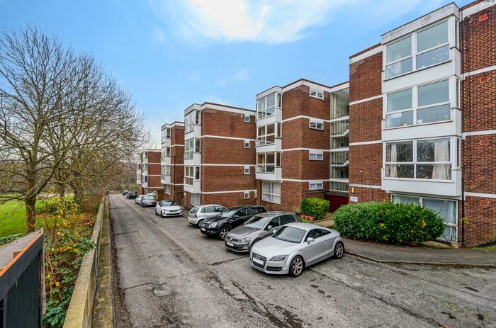 2 Bedroom Flat To Rent In Iona Close, London SE6