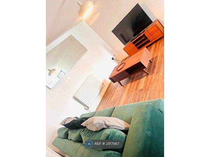 2 Bedroom Flat To Rent In Parade Court, Bristol, BS5