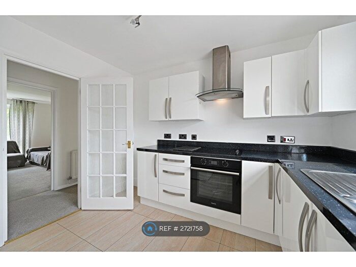 2 Bedroom Flat To Rent In Azalea Close, London, W7