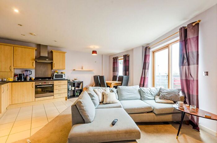 2 Bedroom Flat To Rent In Pancras Way, Bow, London, E3