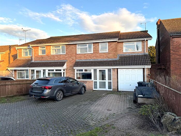5 Bedroom Semi-Detached House For Sale In Oak Way, Huntley, Gloucester, GL19