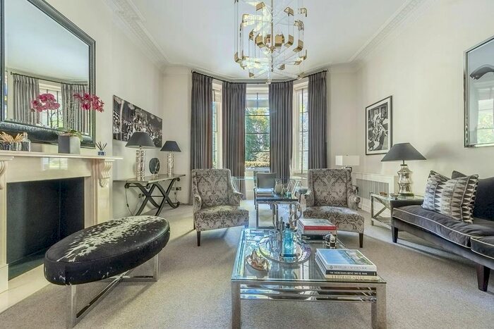 2 Bedroom Flat To Rent In St Georges Square, Pimlico, London, SW1V