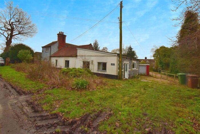 3 Bedroom Cottage For Sale In Holt Road, Gresham, Norwich, NR11