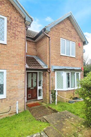 2 Bedroom Flat To Rent In Farmhouse Way, Waterlooville, Hampshire, PO8