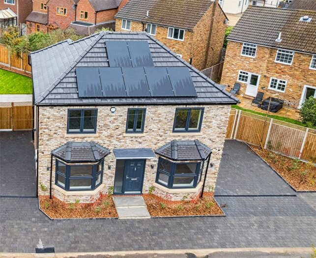 3 Bedroom Detached House For Sale In New Pond Road, Holmer Green, High Wycombe, Buckinghamshire, HP15