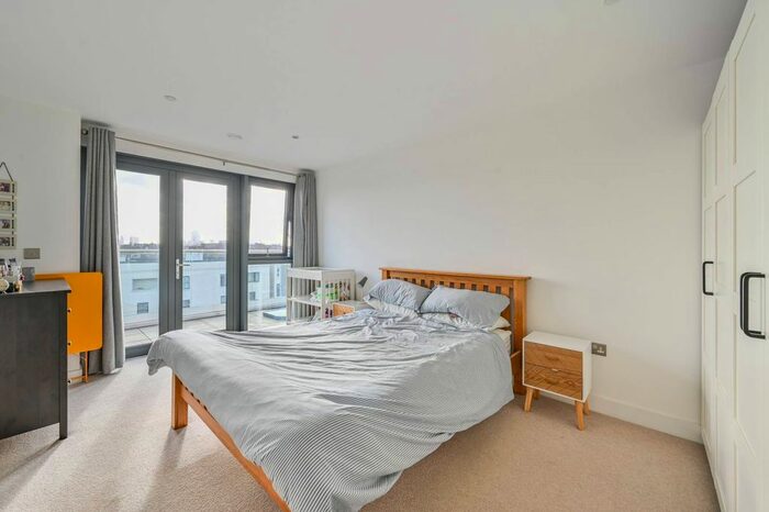 2 Bedroom Flat To Rent In Camden Road, Tufnell Park, London, N7